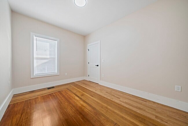 Building Photo - 140 Devon St