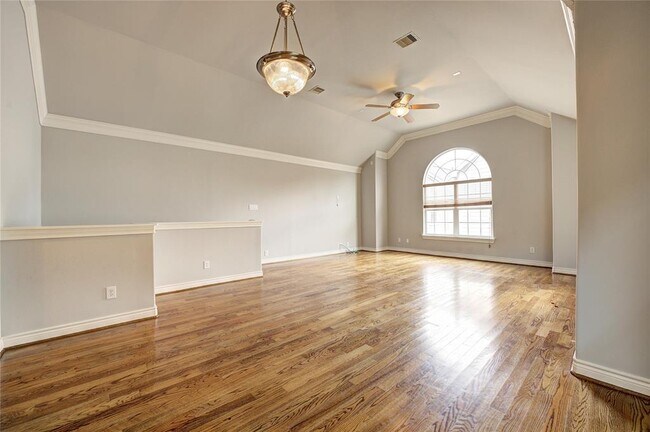 Building Photo - 2929 Clinton Dr