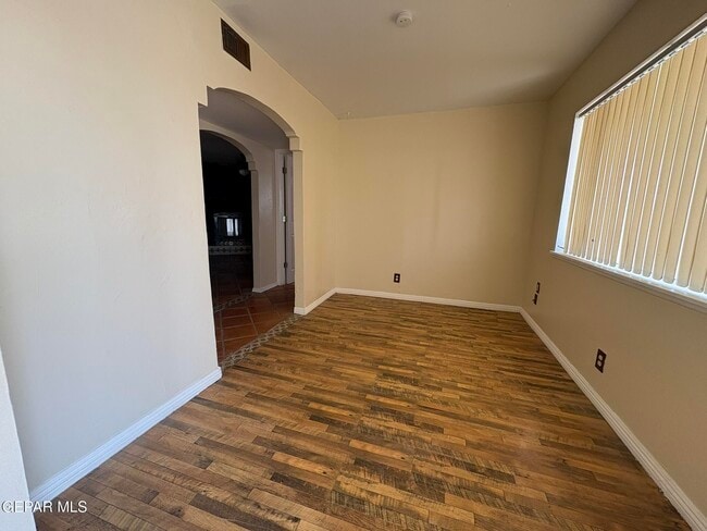Building Photo - 10309 Shoshone St