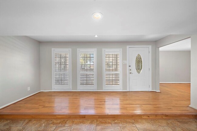 Building Photo - 7710 Antoine Dr