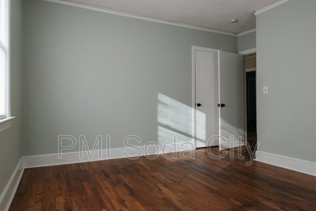 Building Photo - 5313 Randall Ave