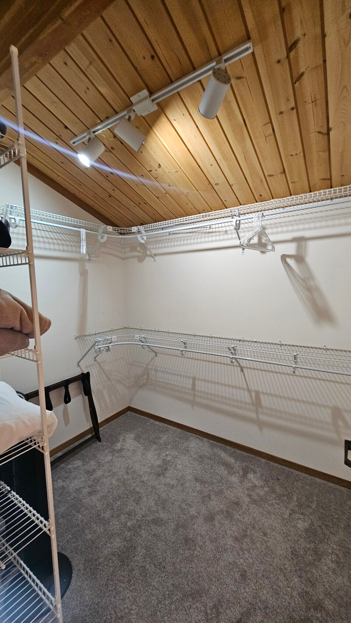 Master Closet - 287 Fairhaven Dr