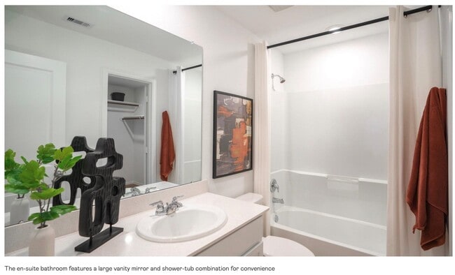 Building Photo - 12039 Rockview Dr