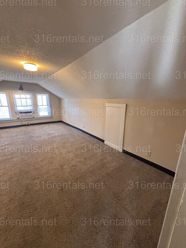 Building Photo - Rental Available NOW!