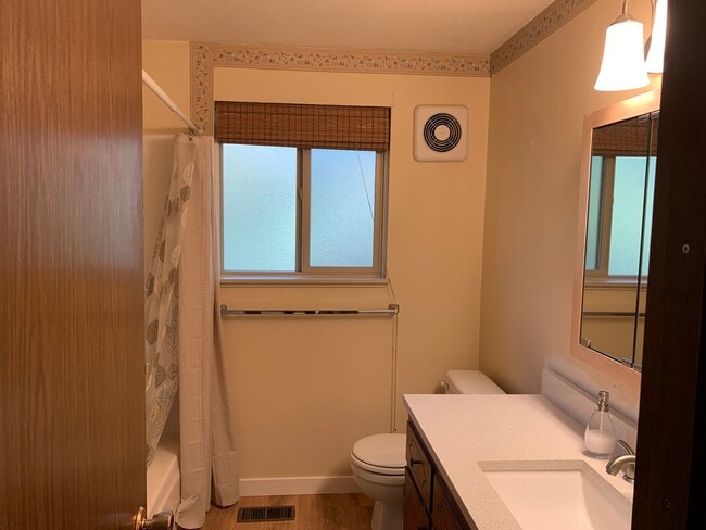 Building Photo - 2-Bedroom 2-Bathroom duplex in Harlow neig...