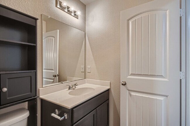 Building Photo - 207 Gallop Court, Waxahachie, TX, 75165