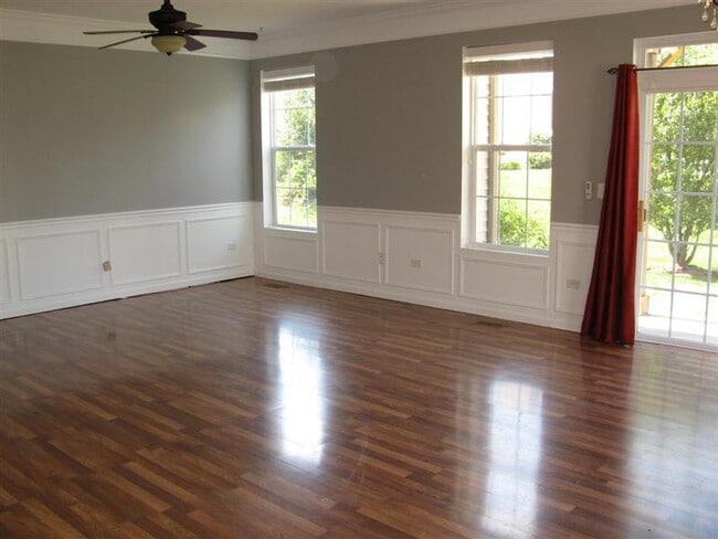 Building Photo - 24019 Walnut Cir