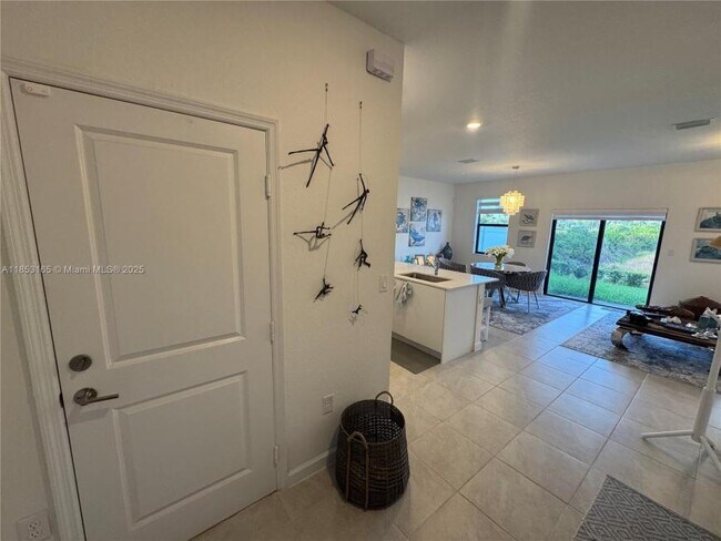 Building Photo - 3 bedroom in Miami Gardens FL 33169