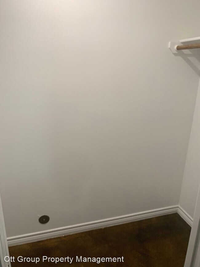 Building Photo - 208 Lowes Blvd