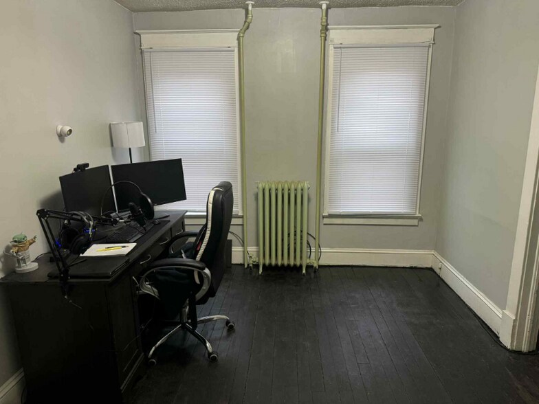 Building Photo - 598 Pawling Ave