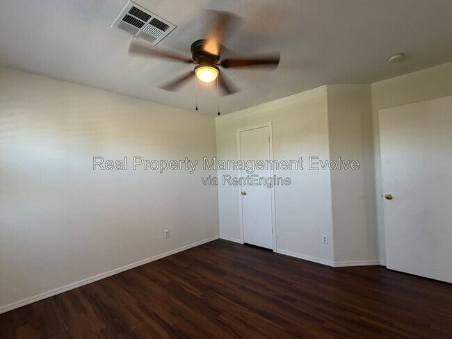Building Photo - 6903 W Lawrence Ln