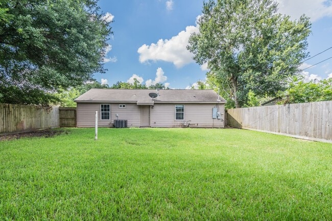 Building Photo - 5407 Thrush Dr