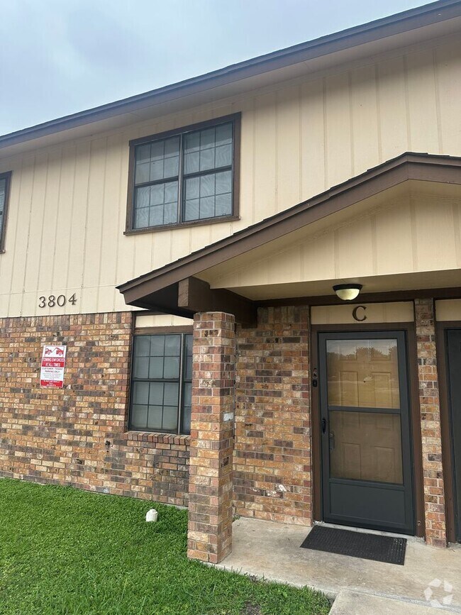 Building Photo - 3804 Charolais Dr