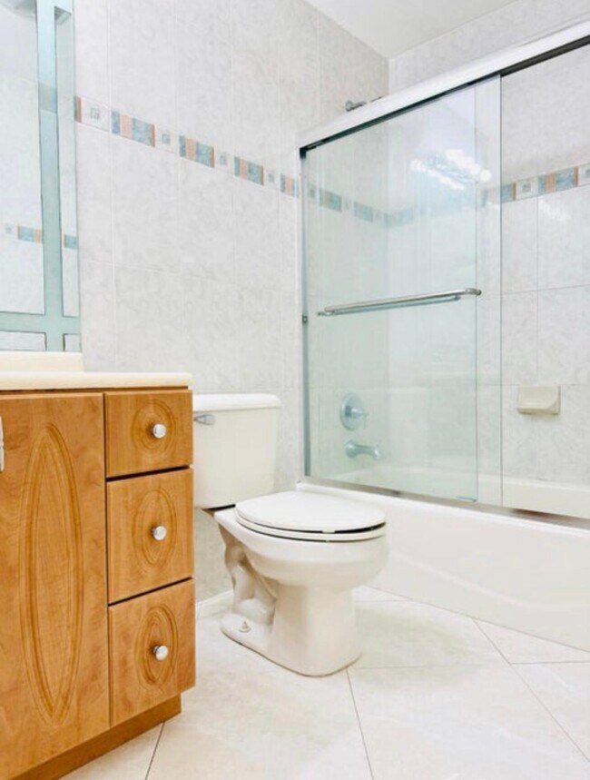 Building Photo - 2594 West End Rd