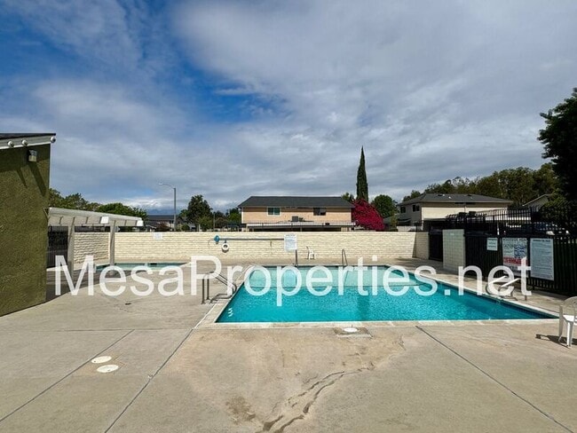 Building Photo - 1325 Brooktree Cir