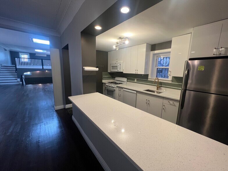 kitchen area - 471 Palisade Ave