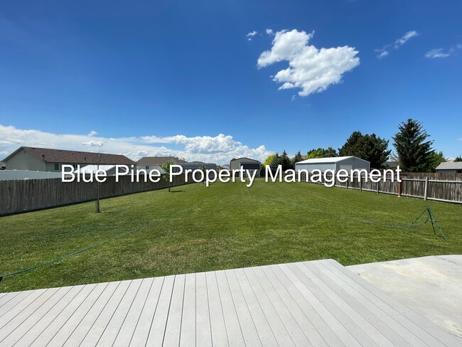 Building Photo - 810 Tennis Ct Dr