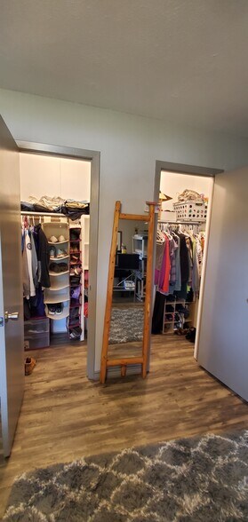 Master closet - 4525 Sisk Rd