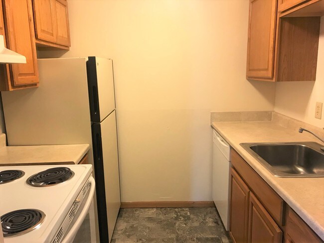 Building Photo - 2400 Calypso Rd