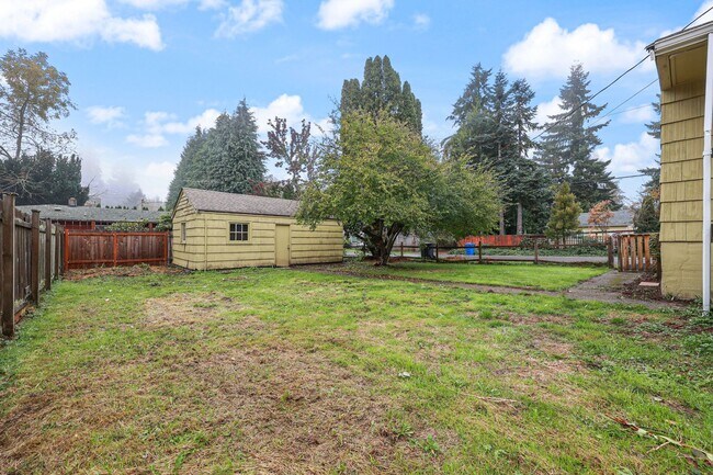 Building Photo - Move in ready now! Eastside rambler with A/C, 2 bed 1 bath. Olympia School District.