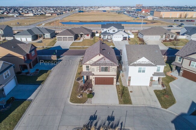 Building Photo - 4106 Clubhouse Dr S
