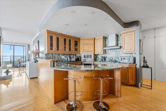 Building Photo - 65 E India Row