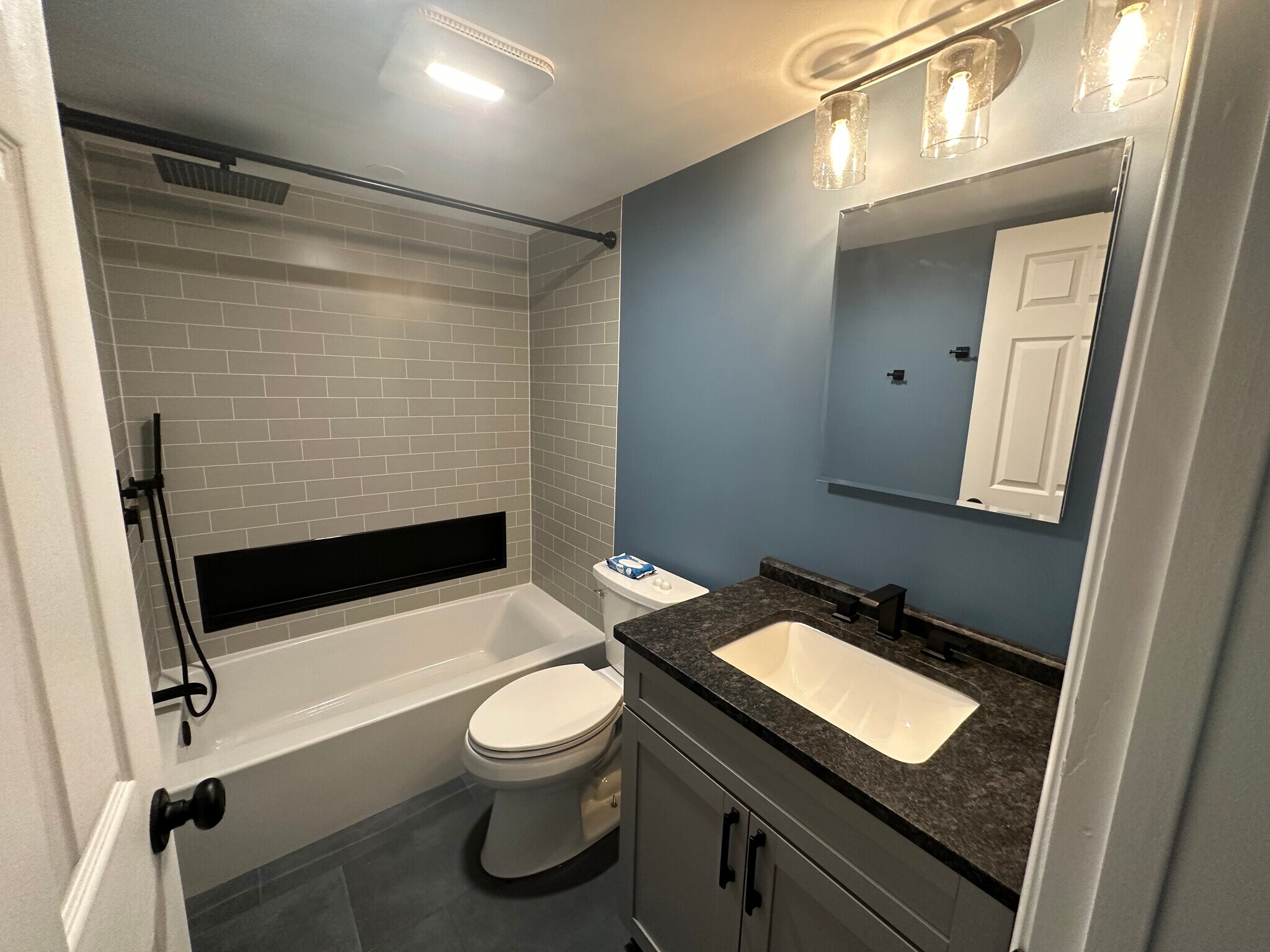 Building Photo - 1677 Bluebird Dr