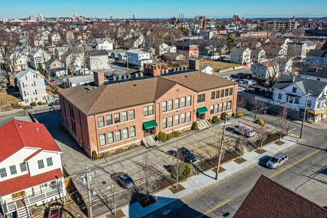 Building Photo - 775 Potters Ave