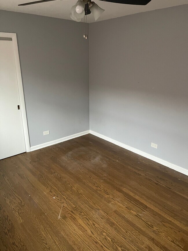 Building Photo - 5259 N Leamington Ave