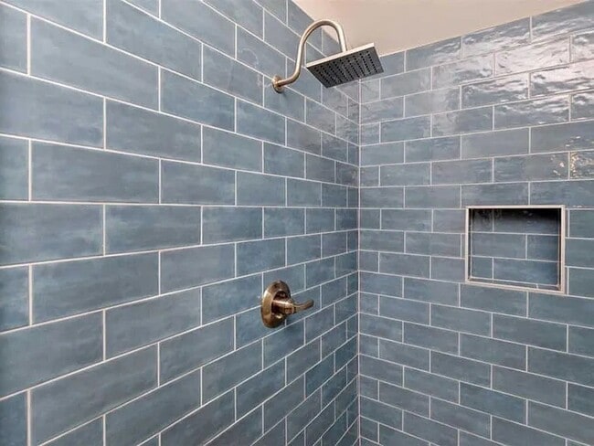 Building Photo - 632 Grady Pl SW