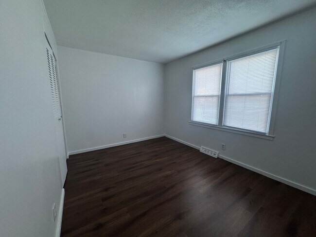 Building Photo - 501-503 River Road