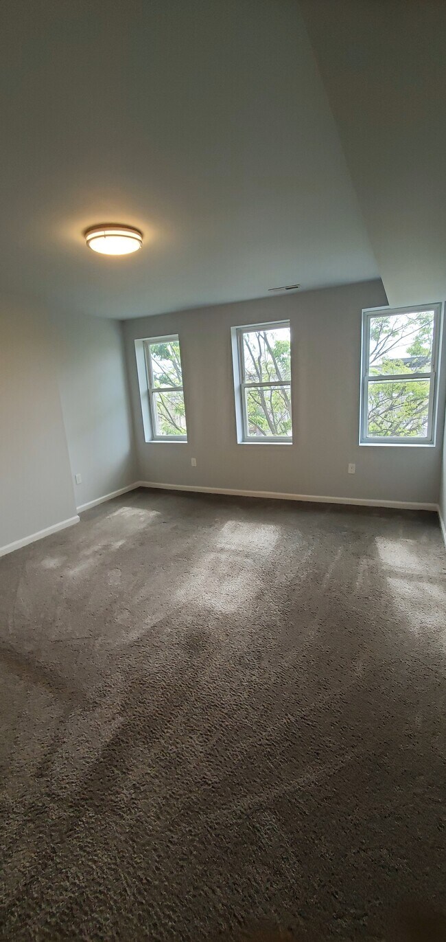 Building Photo - 1107 N Fulton Ave