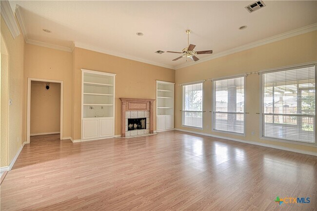 Building Photo - 4725 Stone Oak Dr