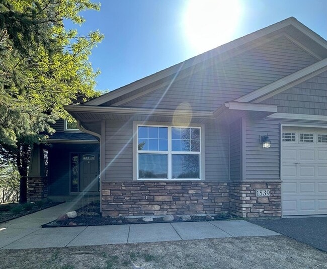 Building Photo - 1539 Hydram Ave N