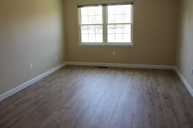 Building Photo - 2203 Buckingham Cir