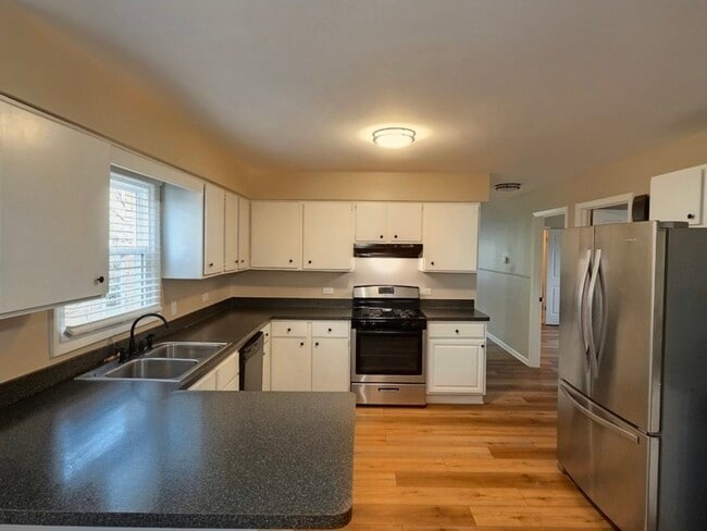 Building Photo - 43 W Ann St