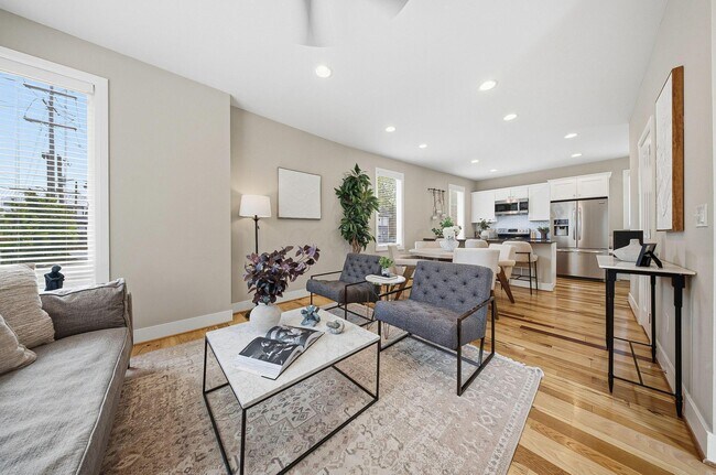 Building Photo - 567 Lathrop St