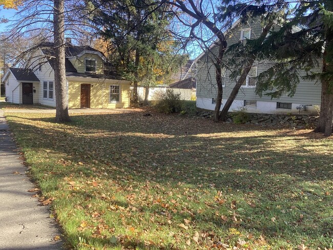 3 bedroom single family home - 4650 W Scranton Pl Milwaukee WI 53216 ...