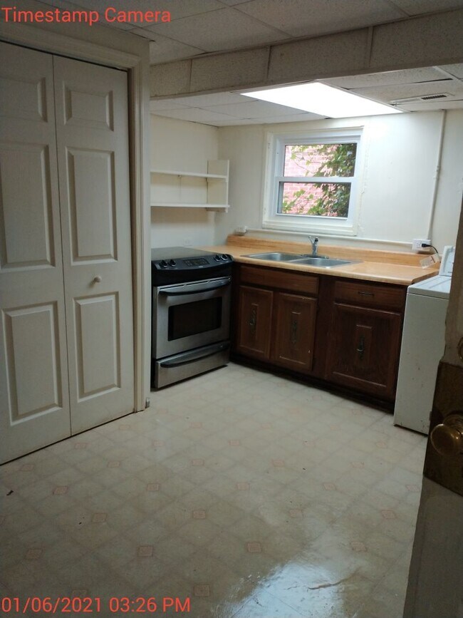 Building Photo - 2026-2027 - Housing on 14th St: 8 Bd Rm 3 ...