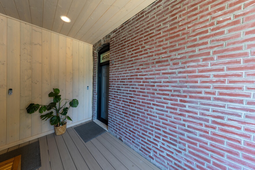 Building Photo - 3231 Morganford Rd
