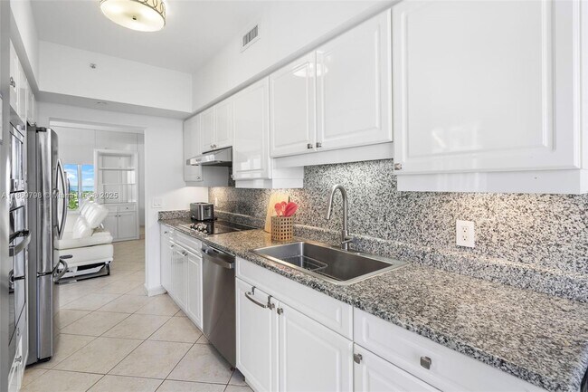 Building Photo - 4779 Collins Ave