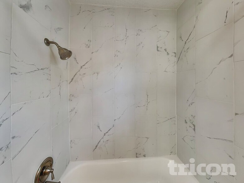 Building Photo - 615 Sherman Dr