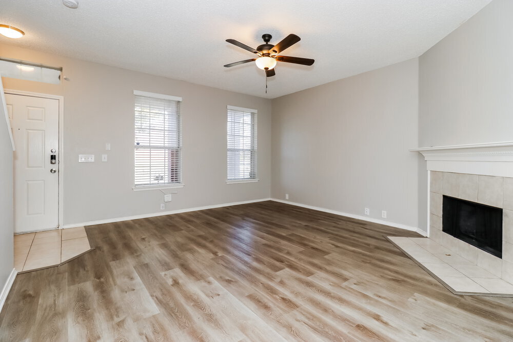 Building Photo - 8425 Vicksburg Ln