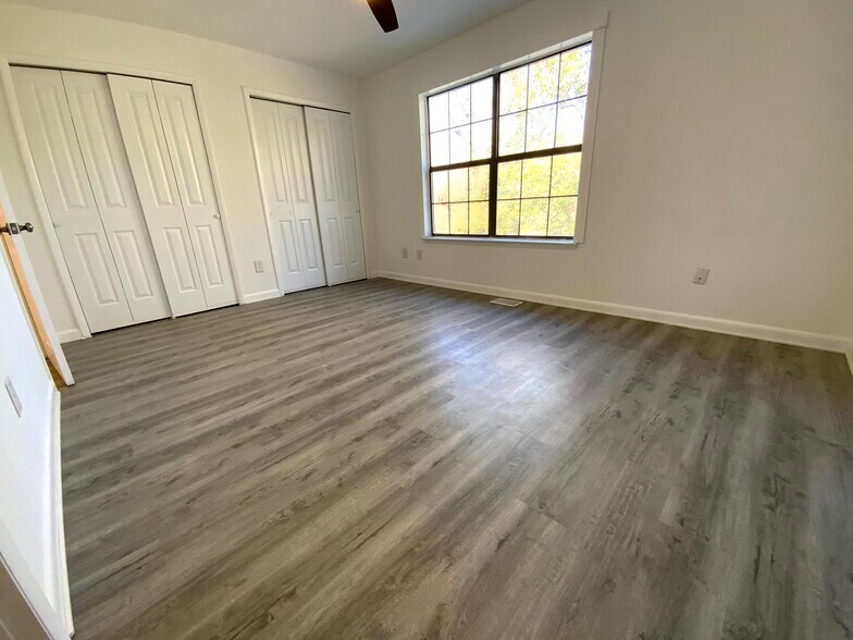 Building Photo - 400 Rhonda Kay Ct