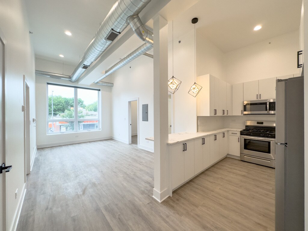 Building Photo - 4731 N Western Ave