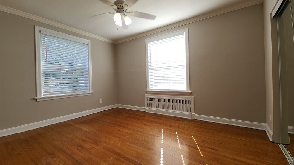 Building Photo - 803 Westwood Dr