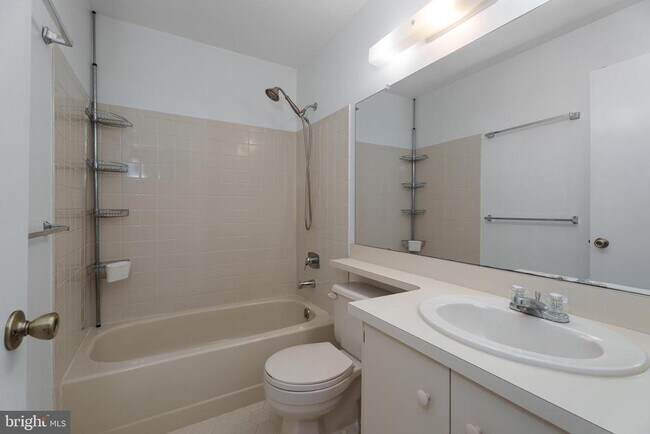 Building Photo - 11 Abelia Ct
