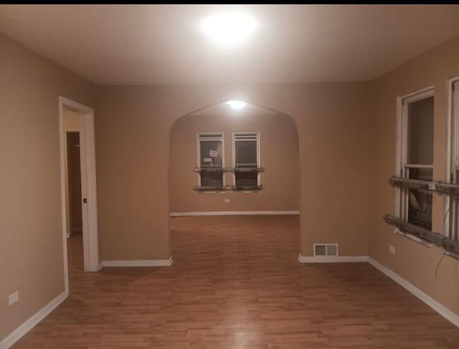 Building Photo - 5005 W Chicago Ave