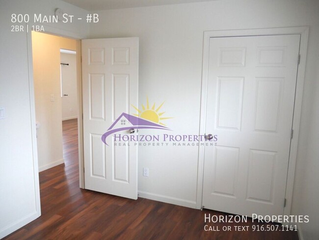 Building Photo - Remodeled 2 Bed 1 Bath Triplex Unit in Wes...