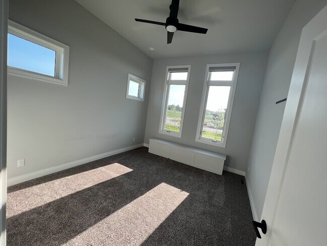 Building Photo - 3636 Eden Ct